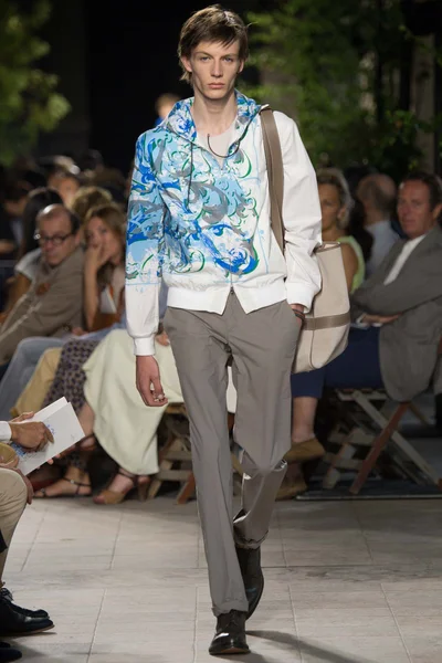 Look 17